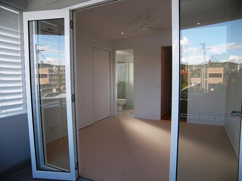 1/3 Banksia Broadway, Burleigh Heads QLD 4220