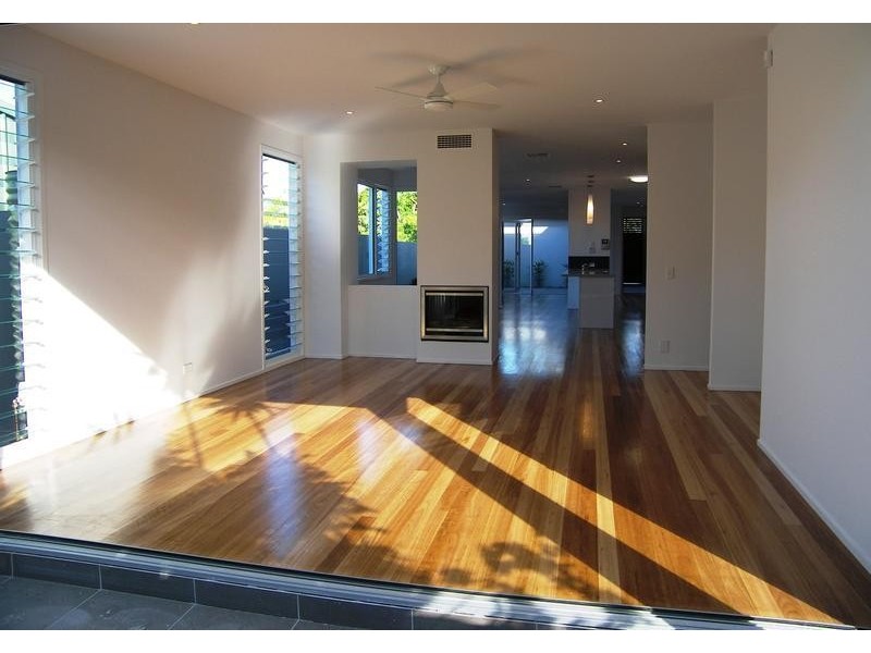 1/3 Banksia Broadway, Burleigh Heads QLD 4220