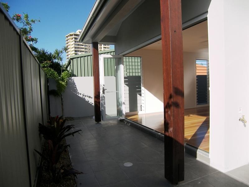 1/3 Banksia Broadway, Burleigh Heads QLD 4220