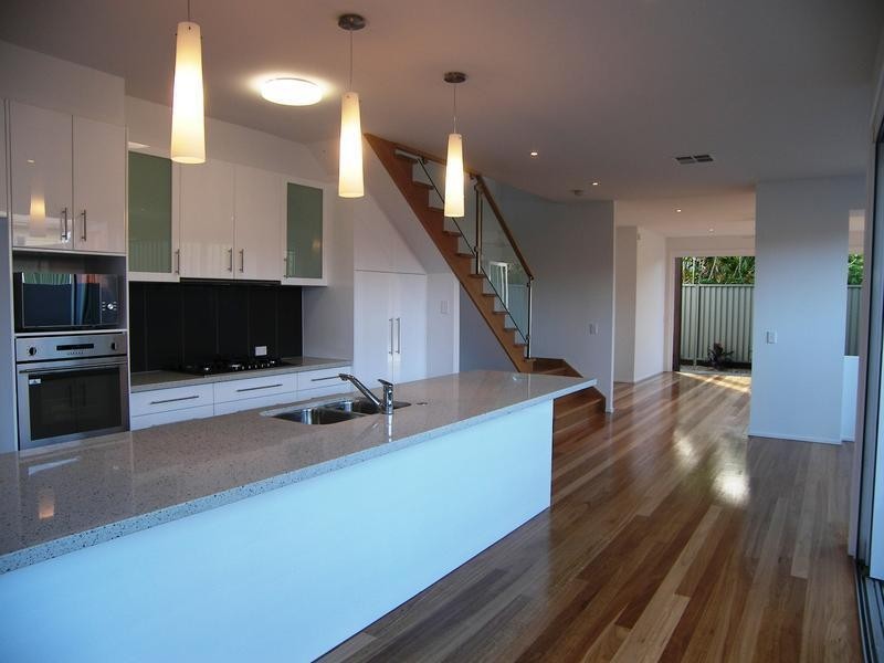 2/3 Banksia Broadway, Burleigh Heads QLD 4220