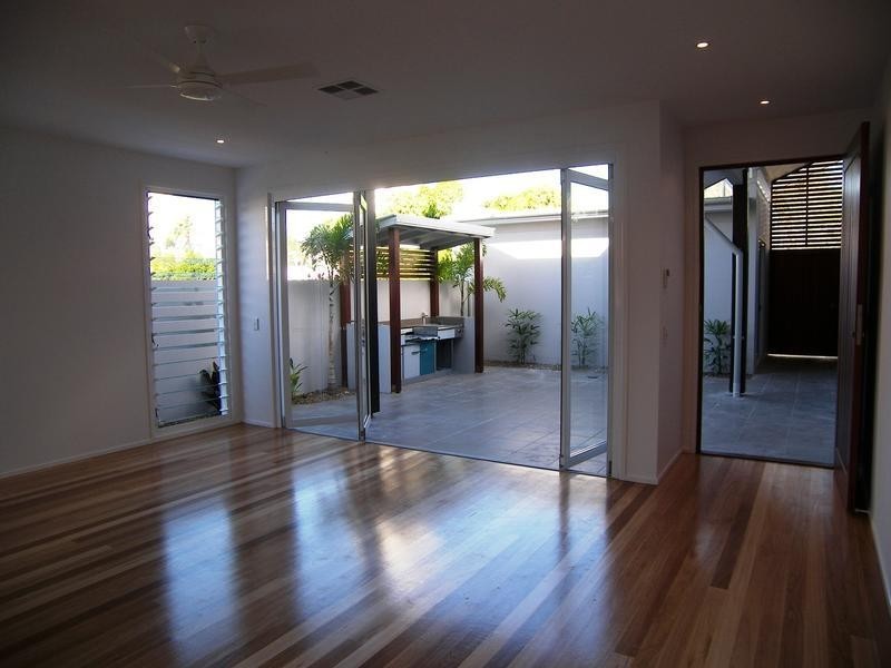 2/3 Banksia Broadway, Burleigh Heads QLD 4220