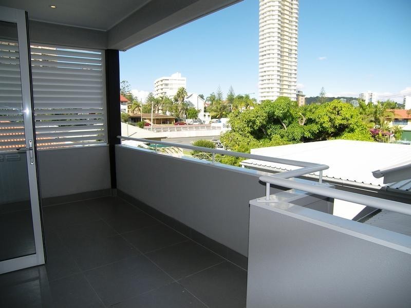 2/3 Banksia Broadway, Burleigh Heads QLD 4220