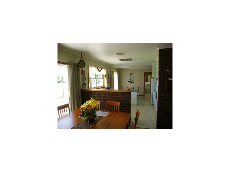 374 HOWLONG Road, Albury NSW 2640