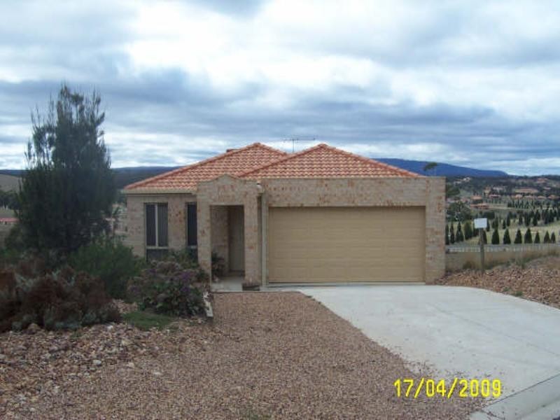 19 SIENA Way, Hidden Valley VIC 3756