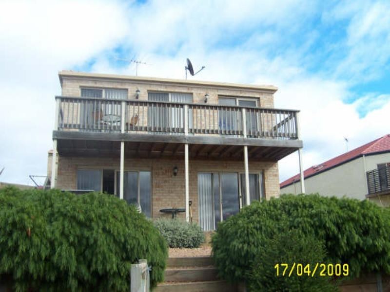 19 SIENA Way, Hidden Valley VIC 3756