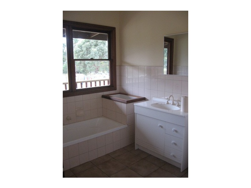 6 CURRY Road, Kilmore VIC 3764