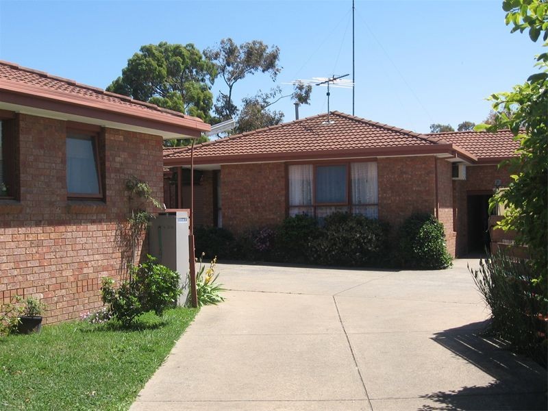 2 LUMSDEN Street, Kilmore VIC 3764