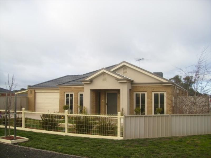 11-13 McLeod Court, Wallan VIC 3756