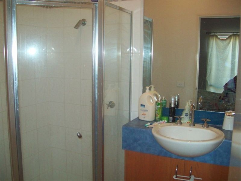 35 AUGUSTA Way, Hidden Valley VIC 3756