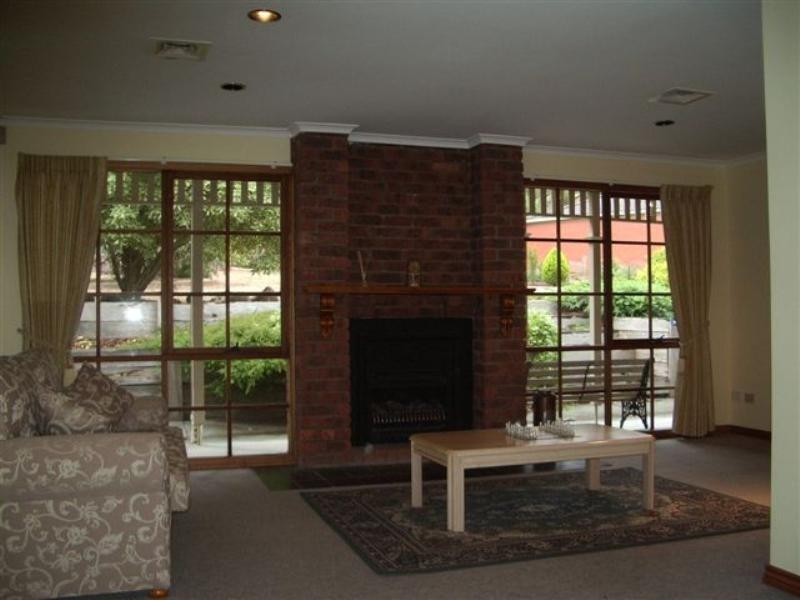 11 RANDALL Close, Wallan VIC 3756