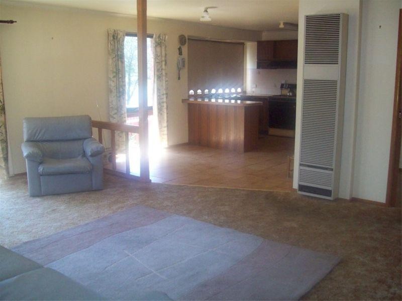 4 Steven Street, Clonbinane VIC 3658