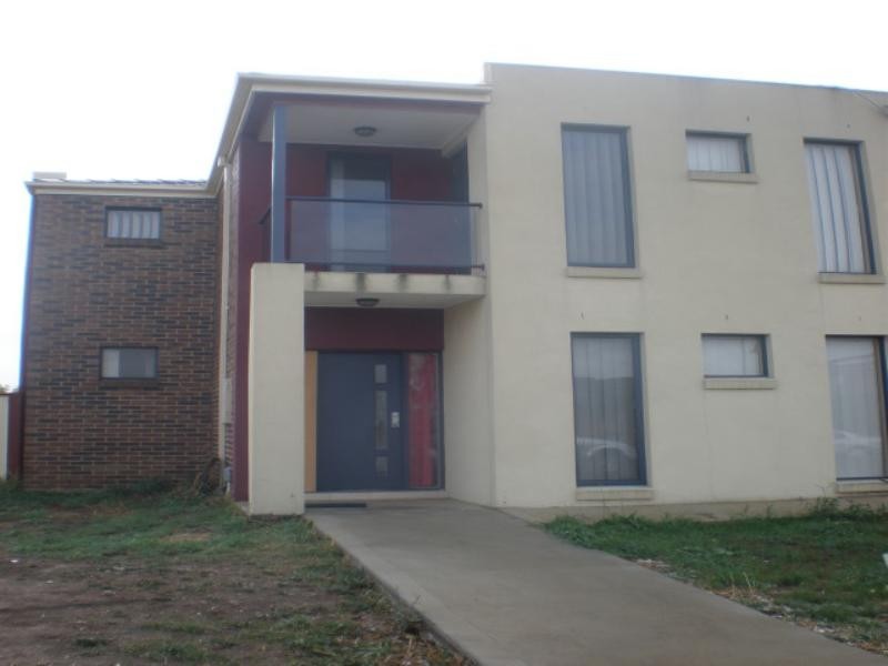 96 Hayfield Road, Roxburgh Park VIC 3064