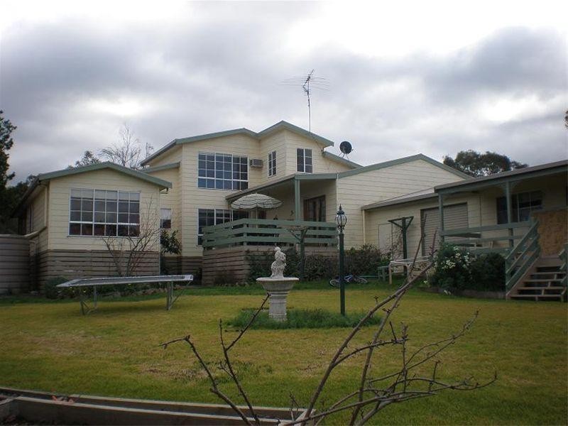 8 COOKE Drive, Pyalong VIC 3521