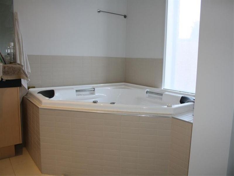 24 Craig Parry Drive, Hidden Valley VIC 3756