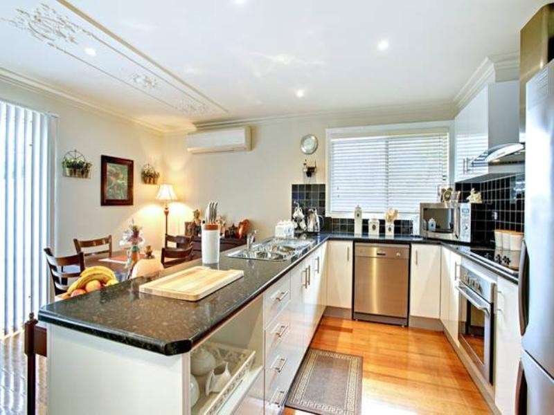 6 RAGLAN Street, Wallan VIC 3756