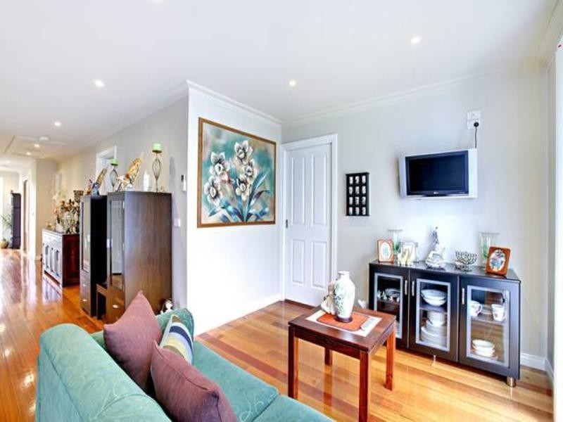 6 RAGLAN Street, Wallan VIC 3756