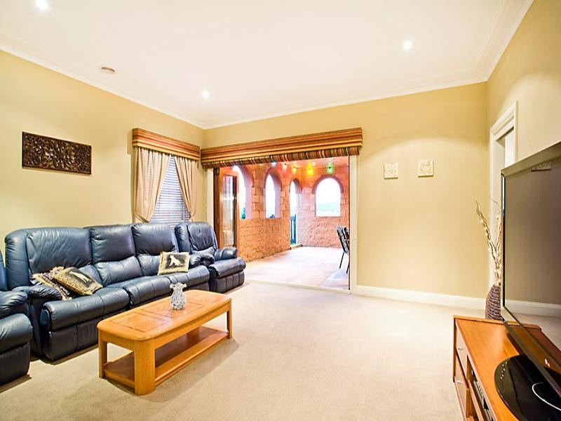 13 Eastern Ridge, Hidden Valley VIC 3756