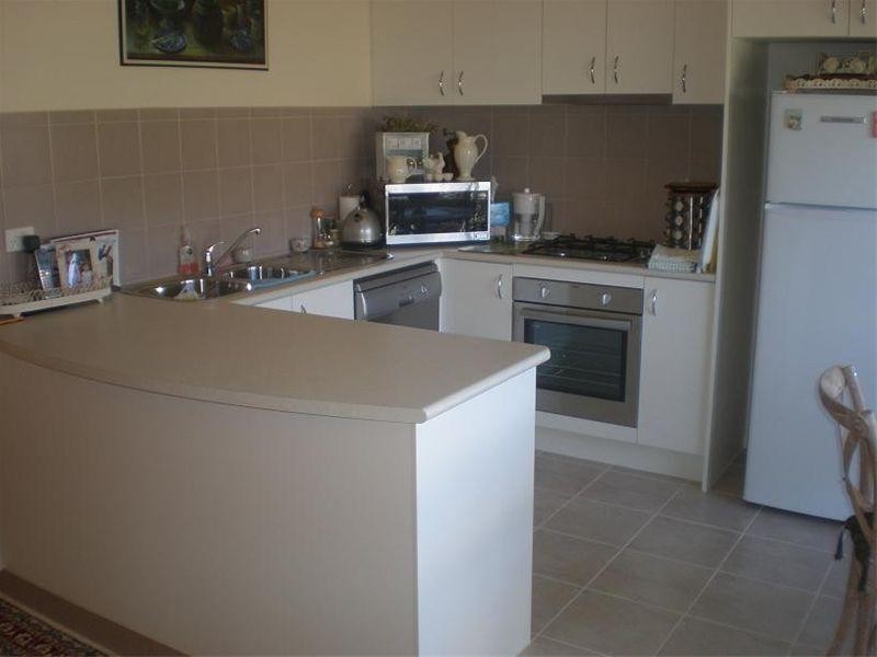 4/4 thompson Place, Kilmore VIC 3764