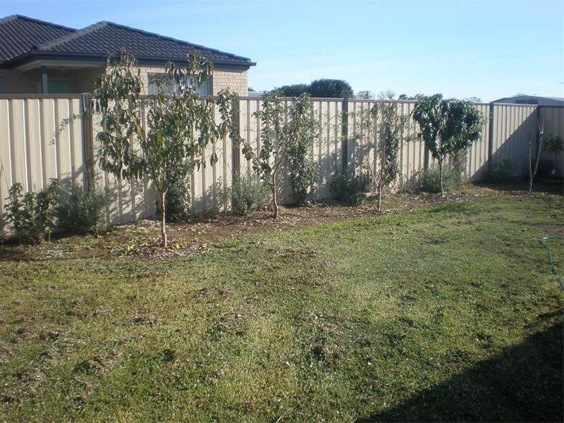 4/4 thompson Place, Kilmore VIC 3764