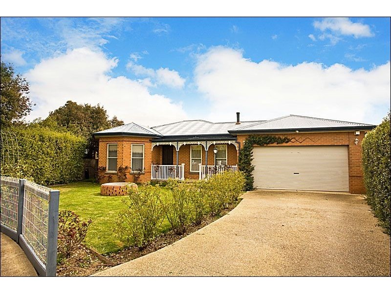 9 Moore Court, Kilmore VIC 3764