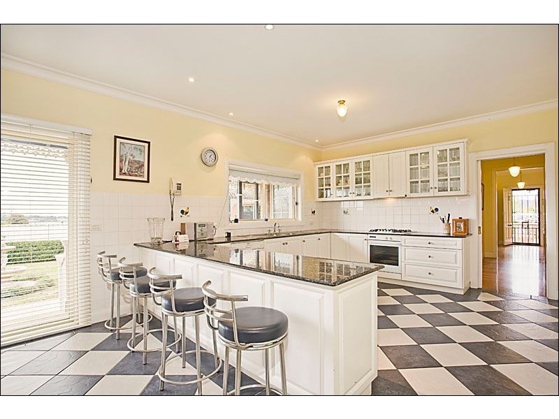 9 Moore Court, Kilmore VIC 3764