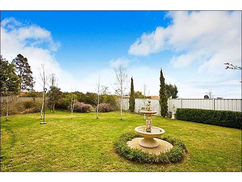 9 Moore Court, Kilmore VIC 3764