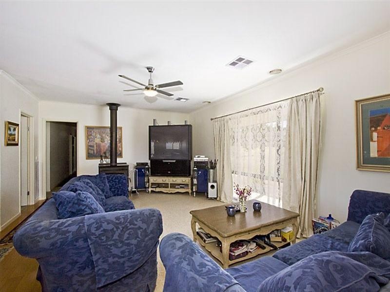 8 Mountain Ash, Hidden Valley VIC 3756