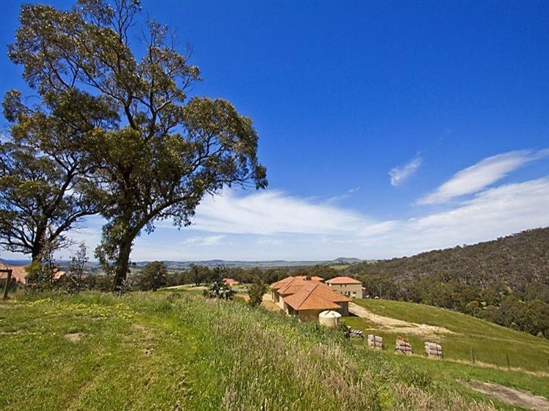 8 Mountain Ash, Hidden Valley VIC 3756