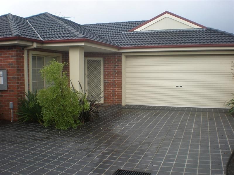 3 12 Lisa Place, Wallan VIC 3756