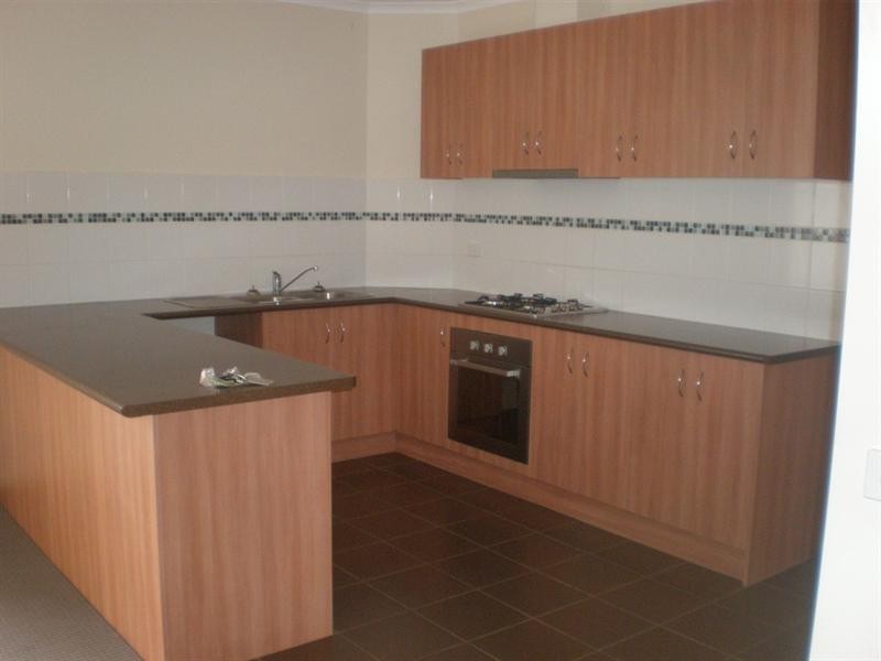 3 12 Lisa Place, Wallan VIC 3756