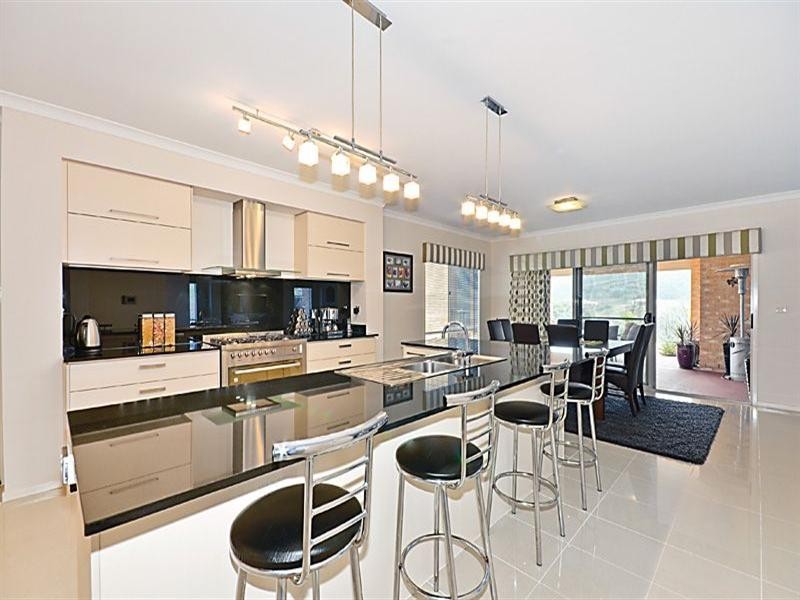 10 Siena Ridge, Hidden Valley VIC 3756