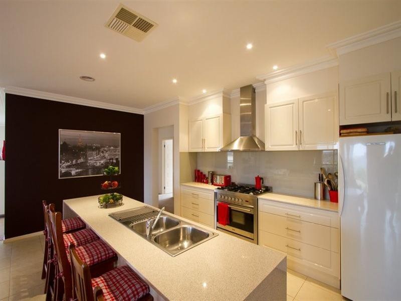 28 The Strand, Sunbury VIC 3429