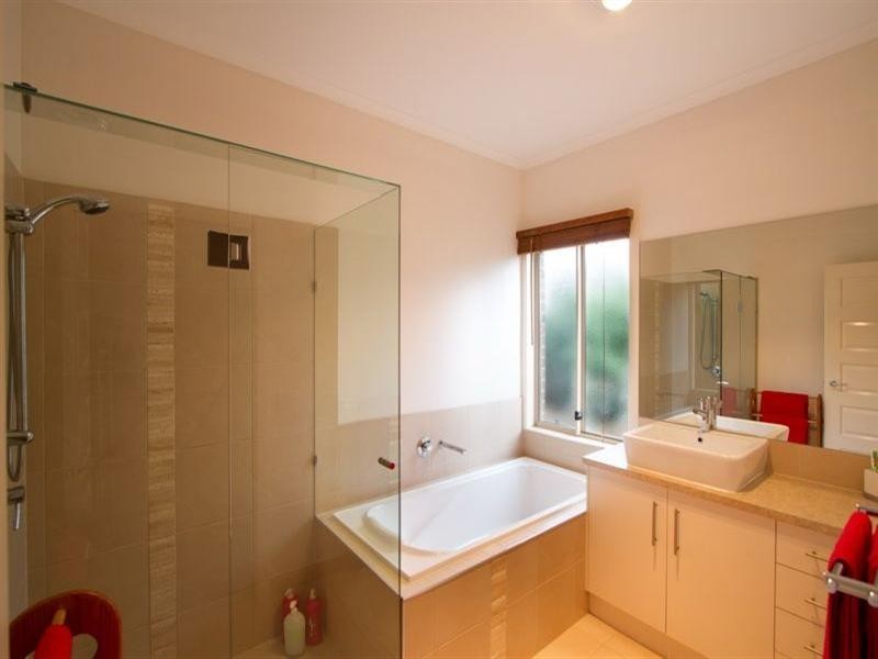 28 The Strand, Sunbury VIC 3429