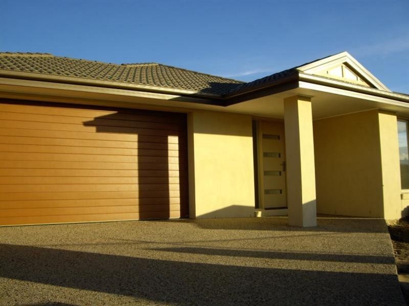 2 Chocolate Lily Drive, Wallan VIC 3756