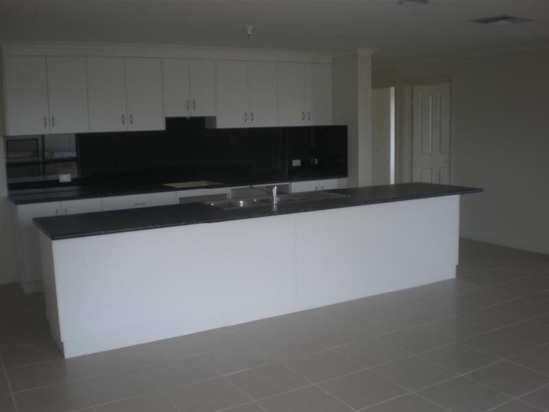 2 Chocolate Lily Drive, Wallan VIC 3756