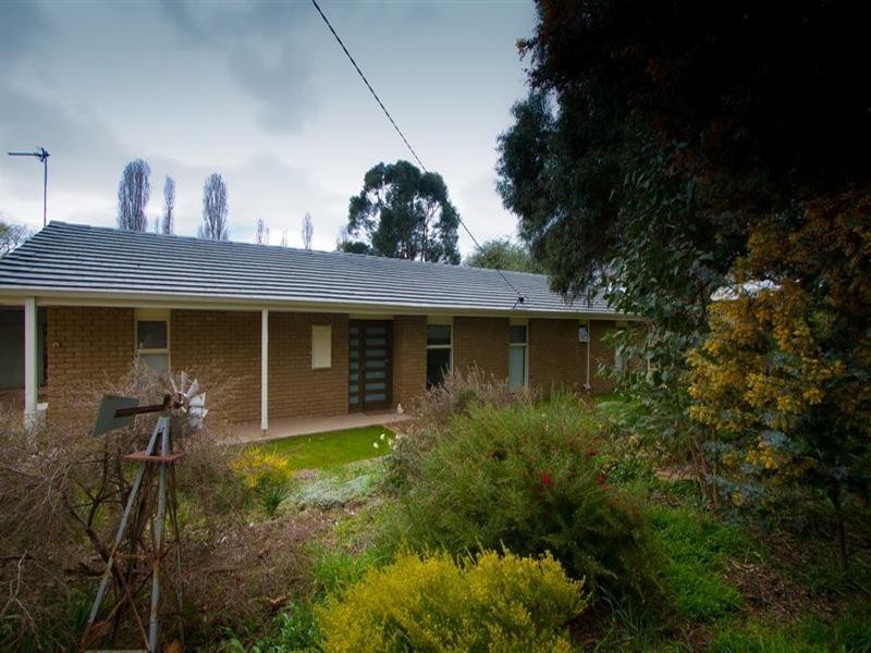 36 Dundas Street, Lancefield VIC 3435