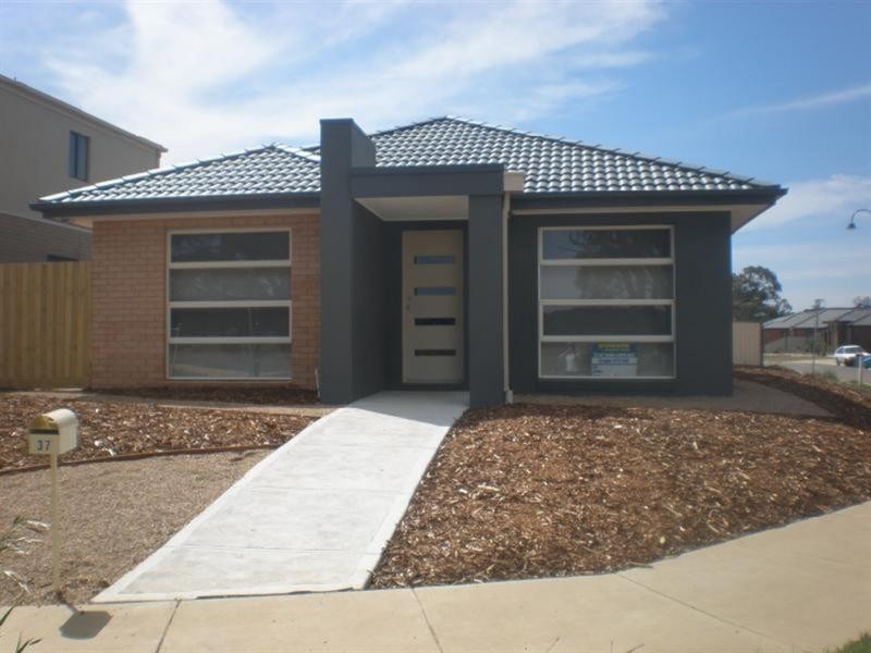 37 Adrian Circuit, Wallan VIC 3756