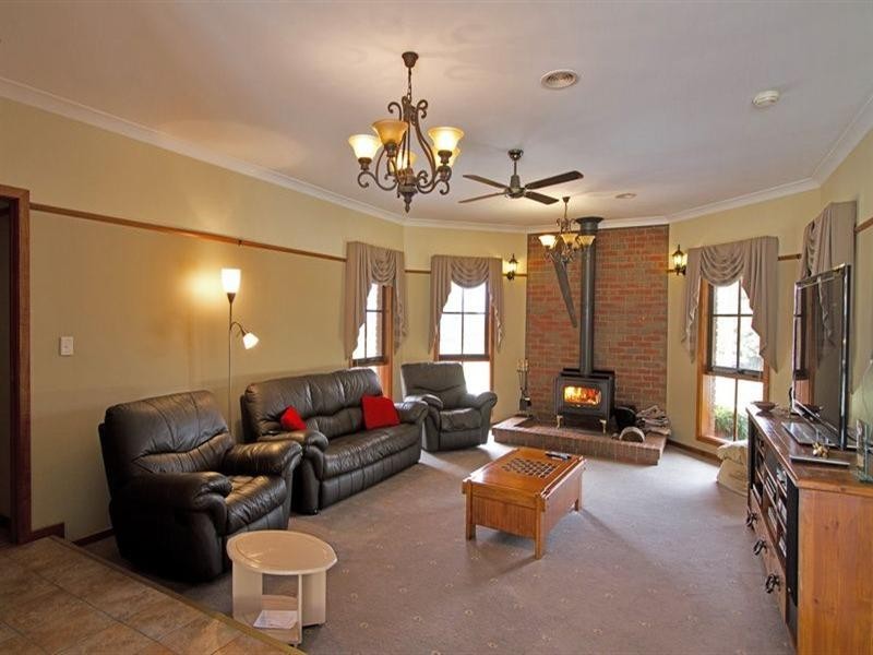 2 DARRAWEIT Road, Wallan VIC 3756