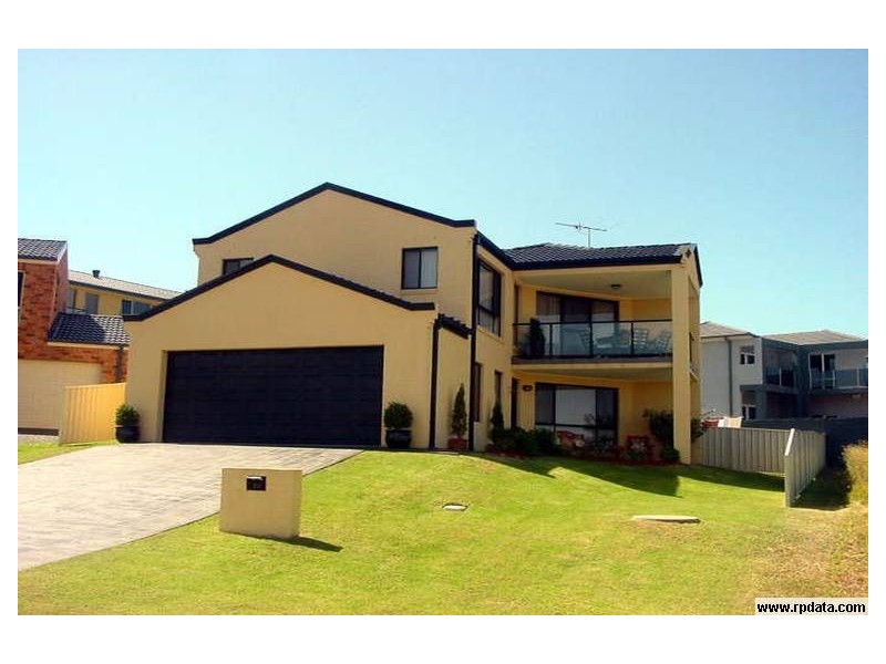 69 Geraldton Drive, Redhead NSW 2290