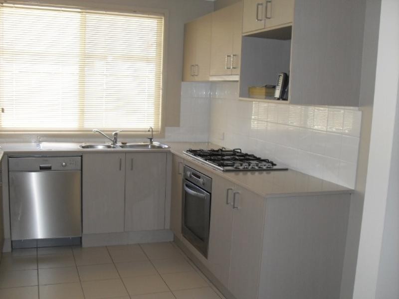 17 Lakeaire Circuit, Cameron Park NSW 2285