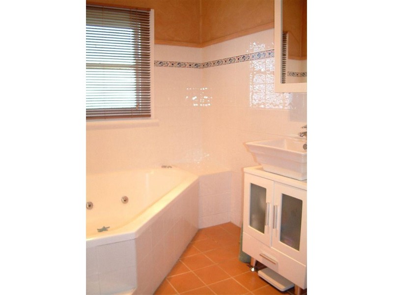 2 Redrose Avenue, Belmont NSW 2280