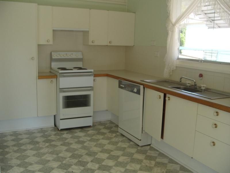 12 Elizabeth Street, Eleebana NSW 2282