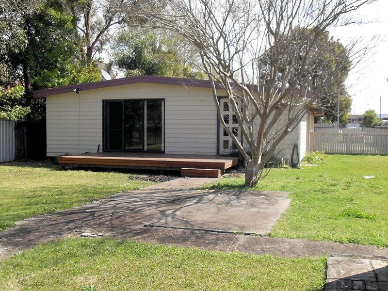 22 Jones Avenue, Warners Bay NSW 2282