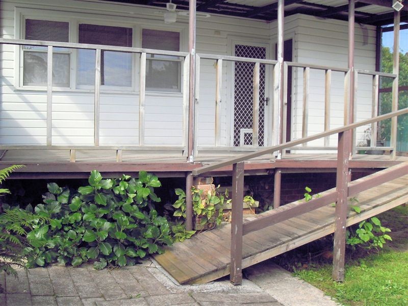 100 Berkeley Street, Speers Point NSW 2284