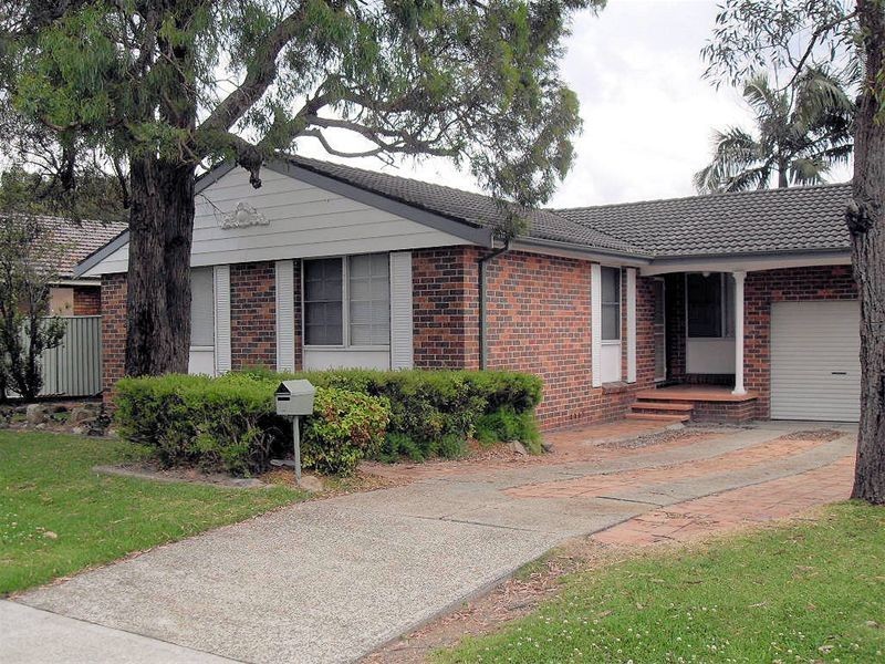 8 Ratcliffe Street, Eleebana NSW 2282
