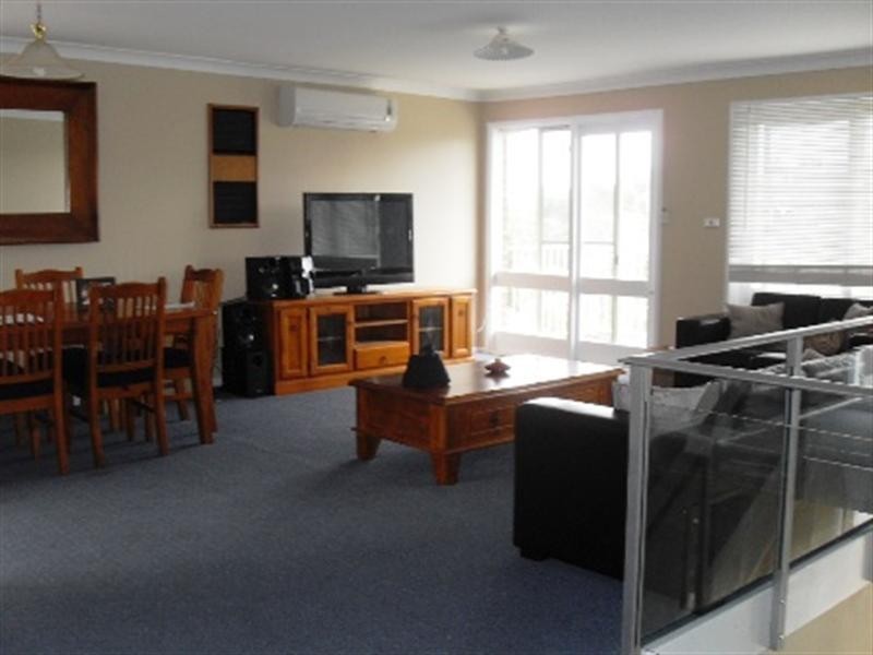 10 Taranaki Place, Macquarie Hills NSW 2285