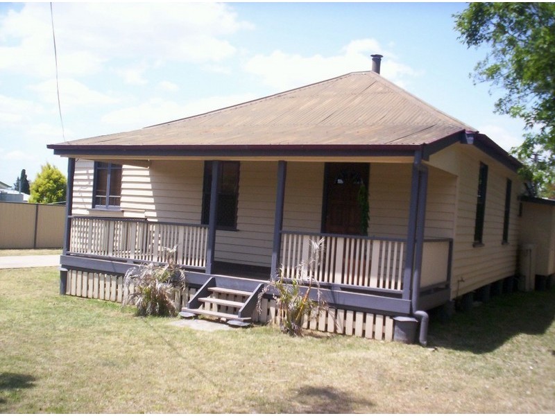 68 Myrtle Avenue, Warwick QLD 4370