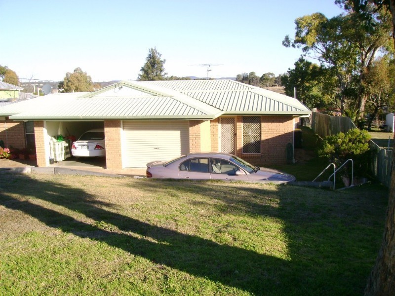 1/4 Aspinall Street, Warwick QLD 4370