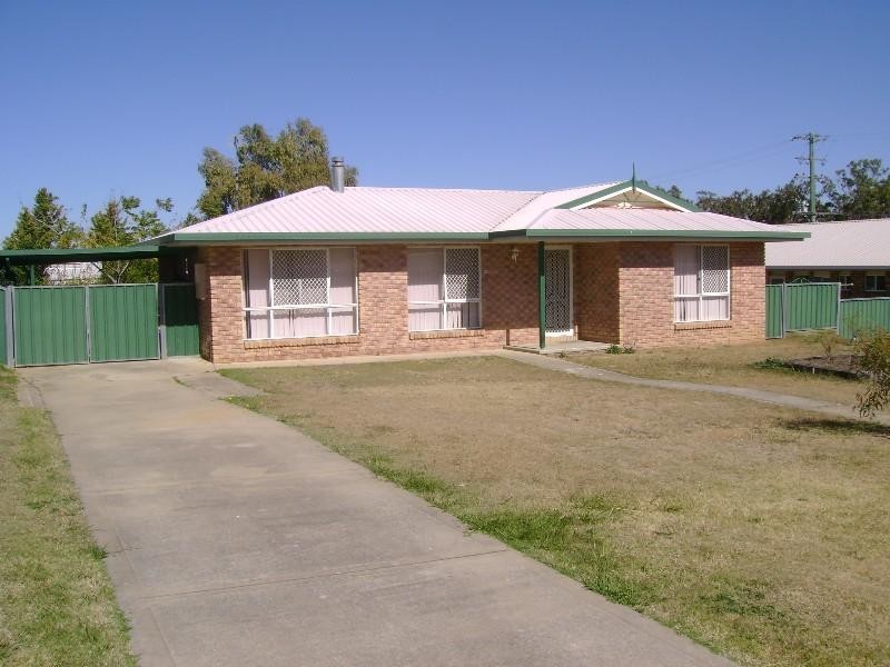 4 Lyons Crescent, Warwick QLD 4370