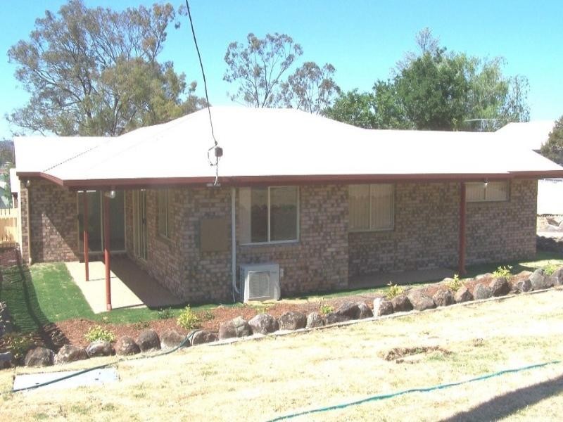 2/6 Bertram Street, Warwick QLD 4370